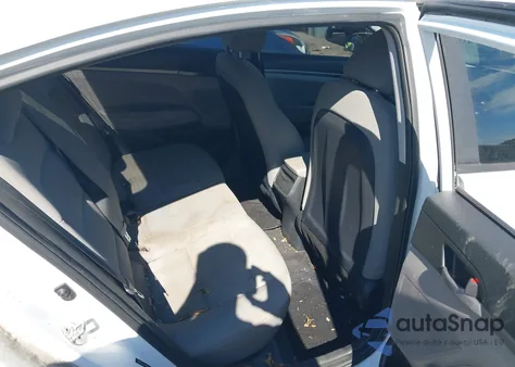 2017 Hyundai Elantra Se z USA, uszkodzony, nr VIN 5NPD74LF4HH185074